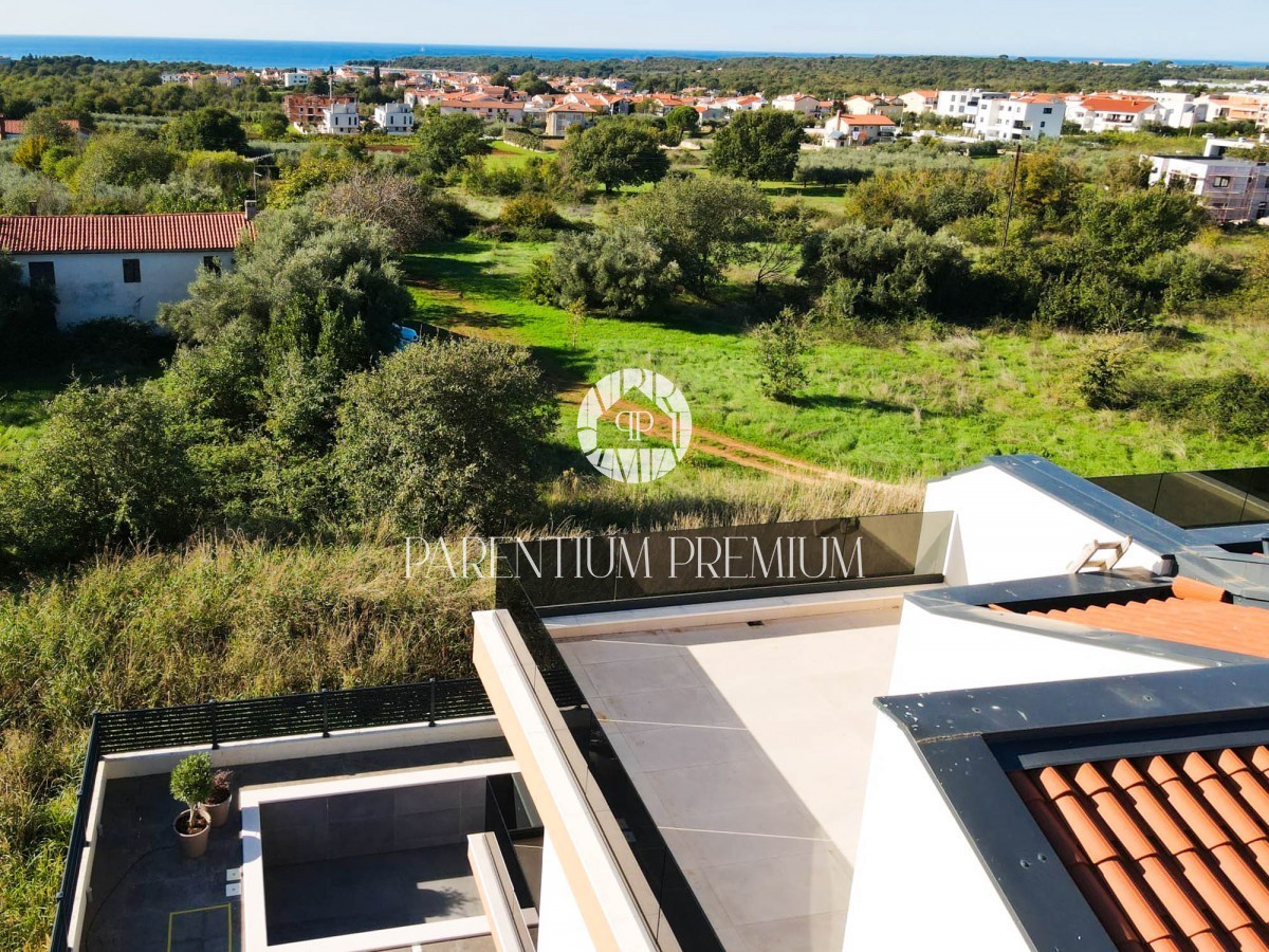 Attico di lusso con ingresso indipendente, terrazza sul tetto e vista mare fenomenale