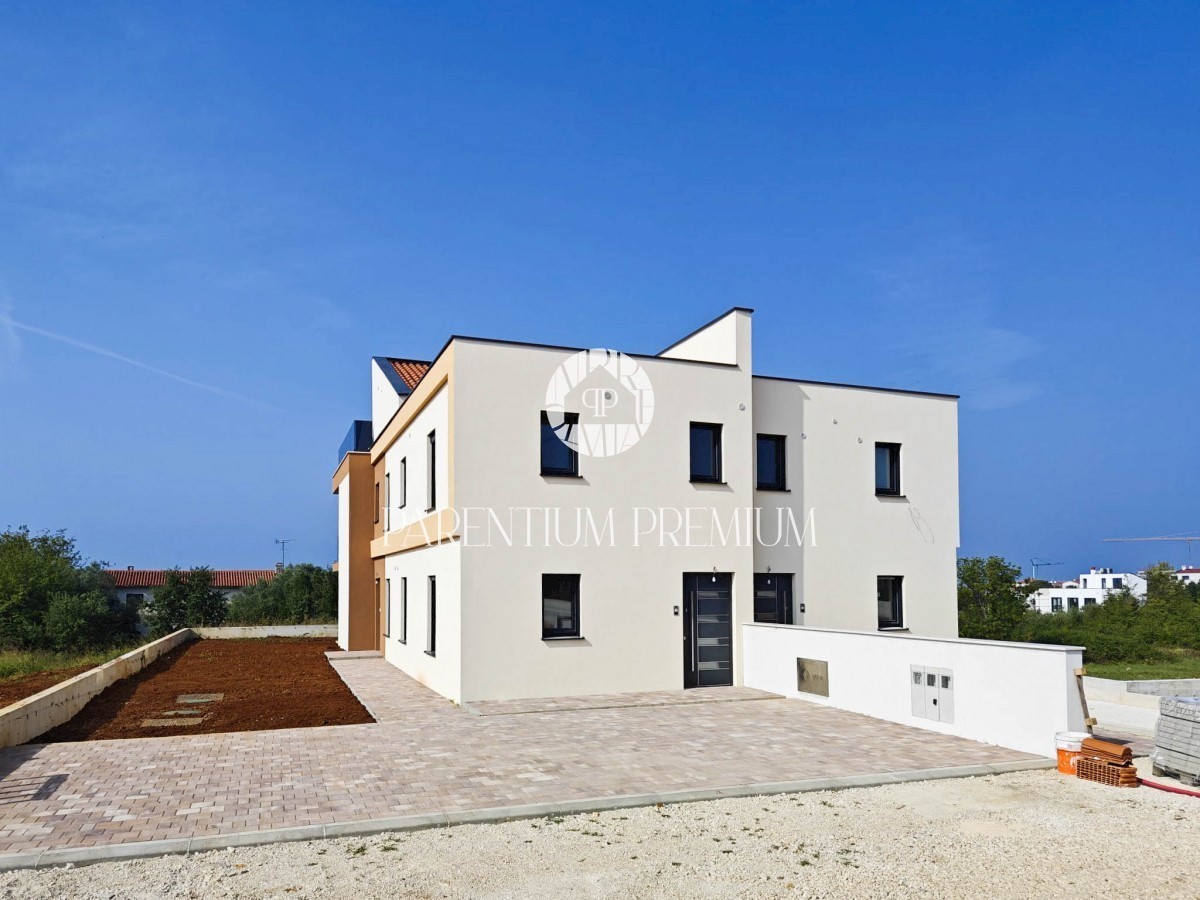 Attico di lusso con ingresso indipendente, terrazza sul tetto e vista mare fenomenale