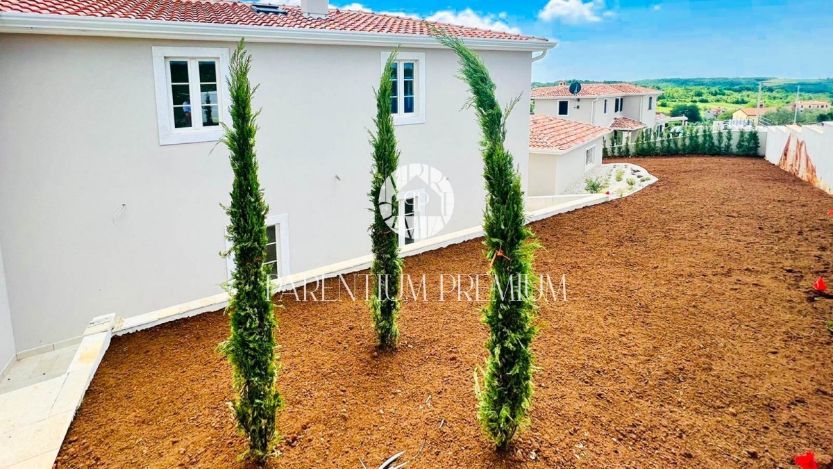 Lussuosa villa in pietra in posizione tranquilla con vista panoramica