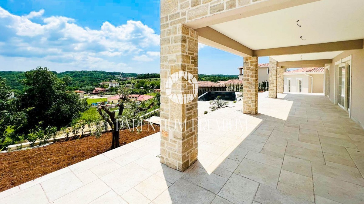 Lussuosa villa in pietra in posizione tranquilla con vista panoramica