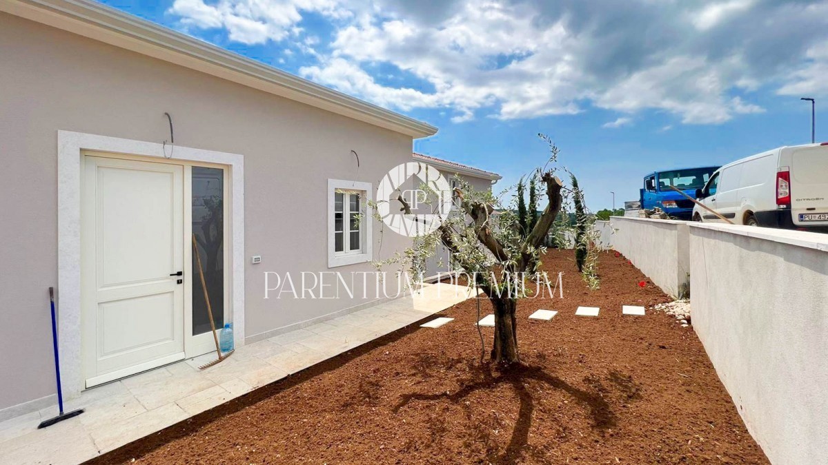 Lussuosa villa in pietra in posizione tranquilla con vista panoramica