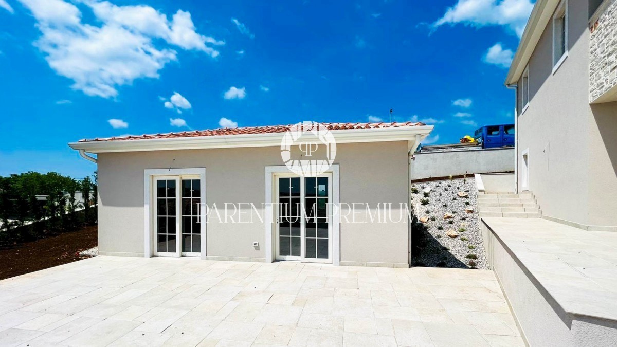 Lussuosa villa in pietra in posizione tranquilla con vista panoramica