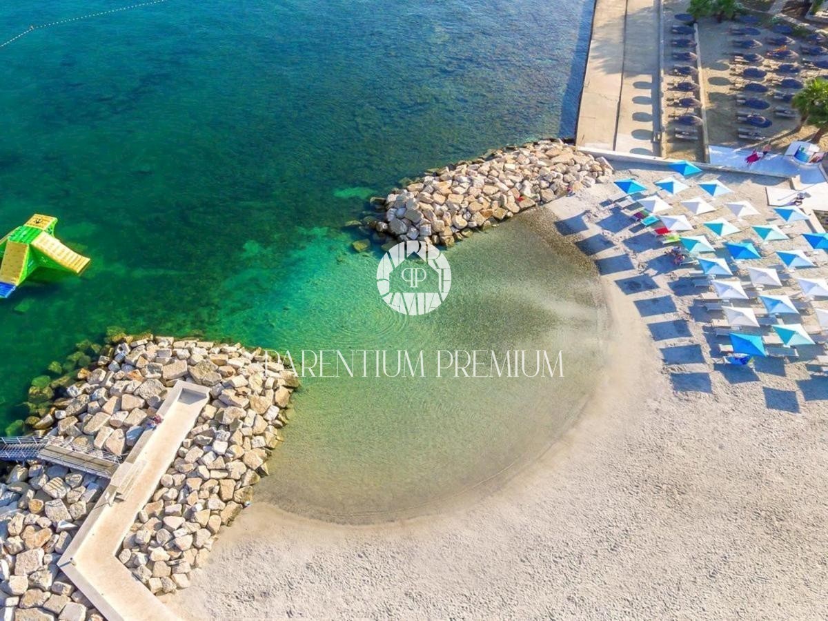 Esclusivo!!! Appartamento recentemente ristrutturato in una posizione privilegiata a Parenzo, a 200 metri dal mare