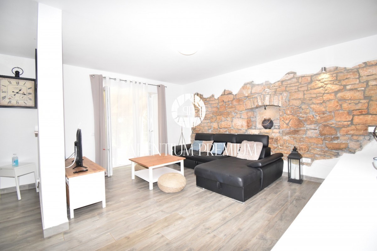 Casa in pietra ristrutturata con molto terreno