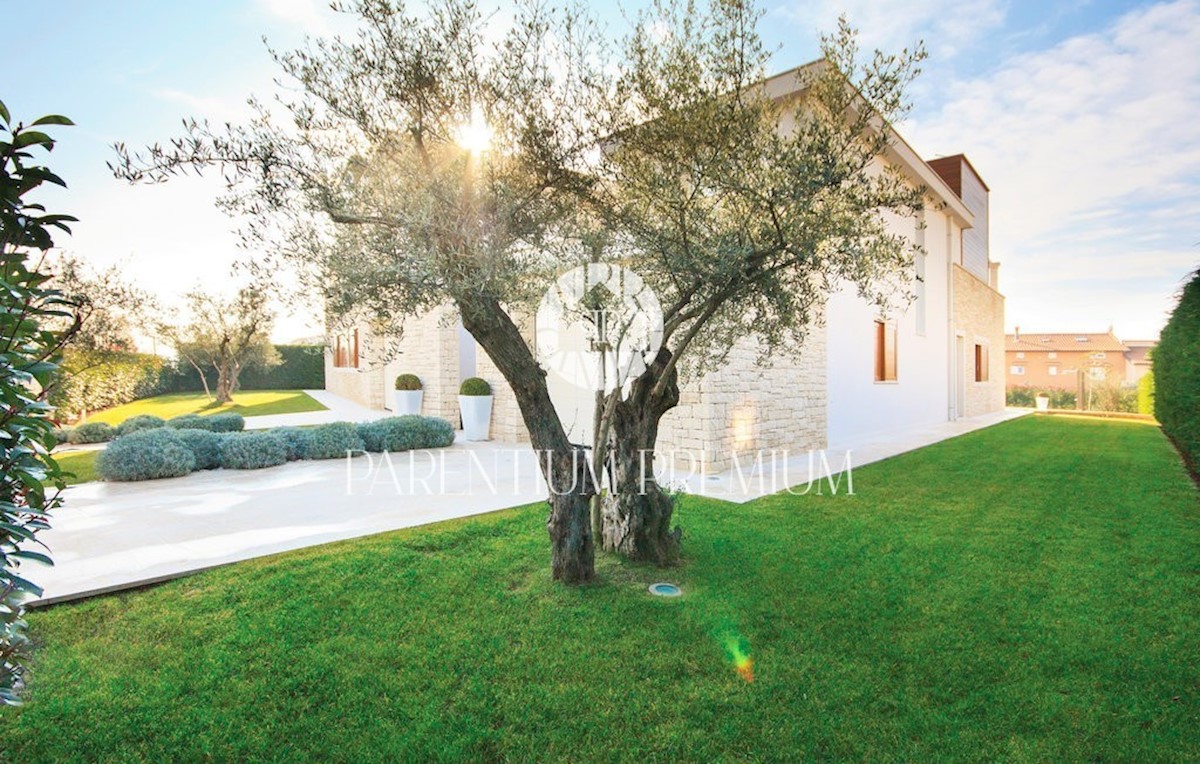 Villa completamente arredata e attrezzata con piscina vicino al mare