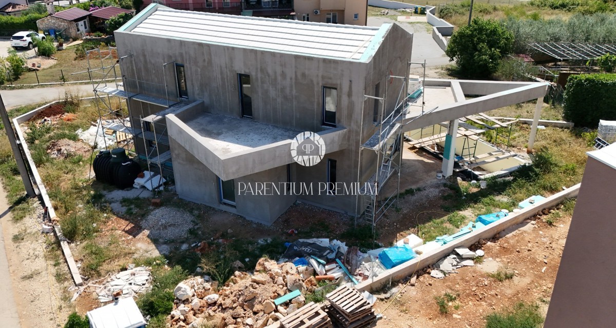 Eccellente nuova casa con piscina