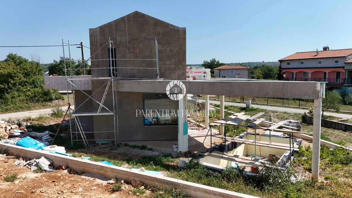 Eccellente nuova casa con piscina
