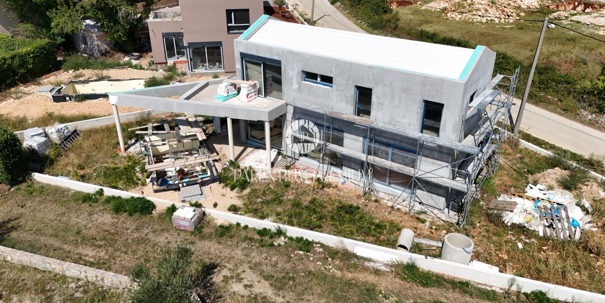 Eccellente nuova casa con piscina