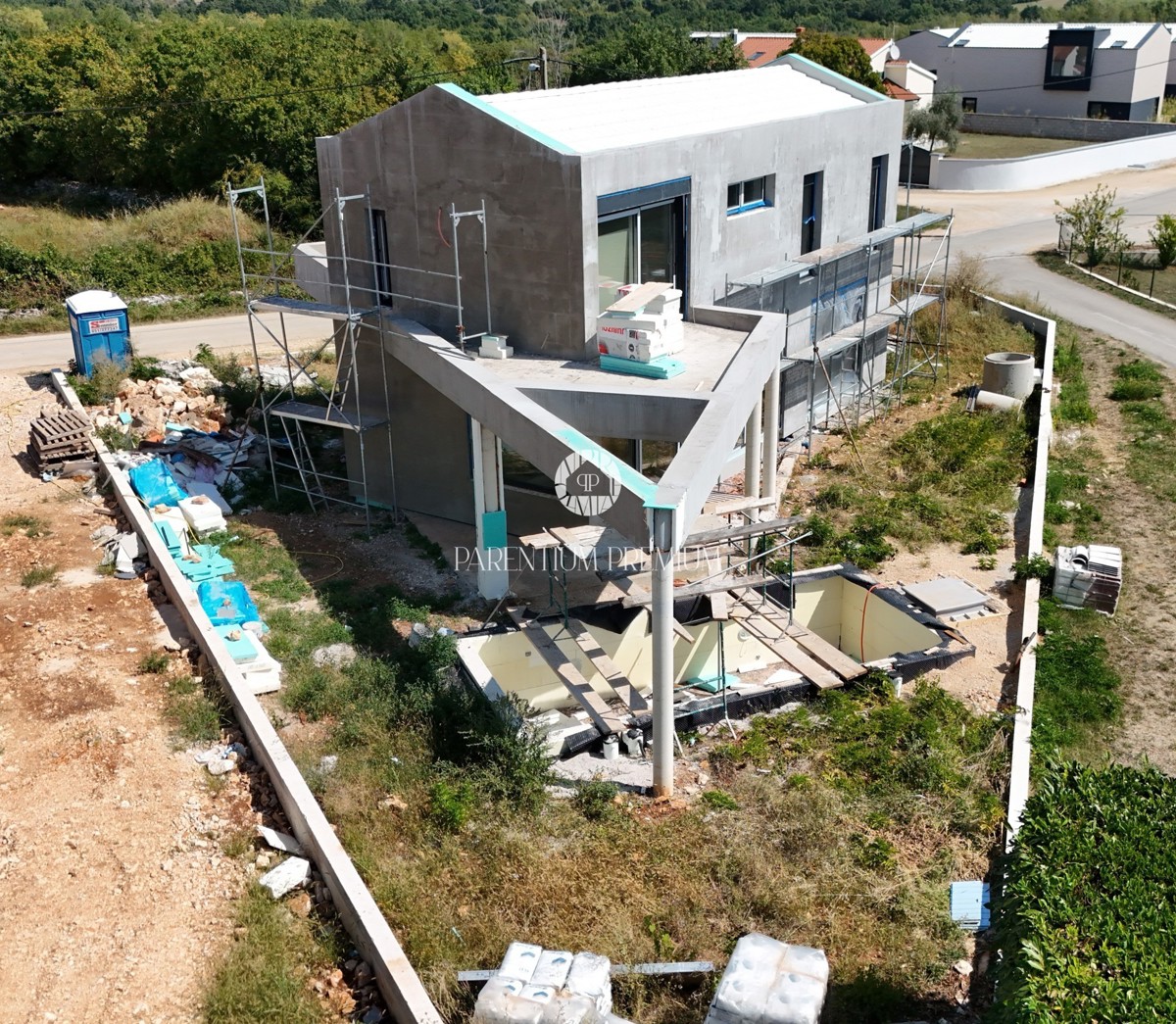 Eccellente nuova casa con piscina