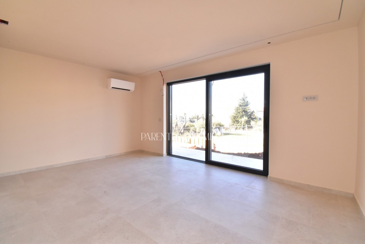 Una villa imponente con ricchi contenuti e una bellissima vista sul mare