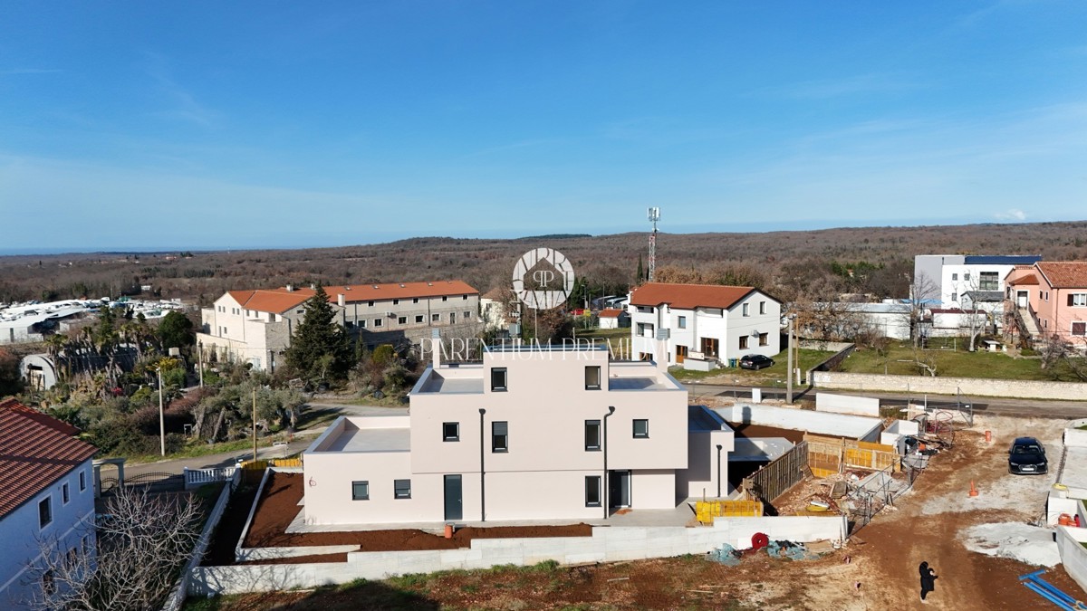 Una villa imponente con ricchi contenuti e una bellissima vista sul mare