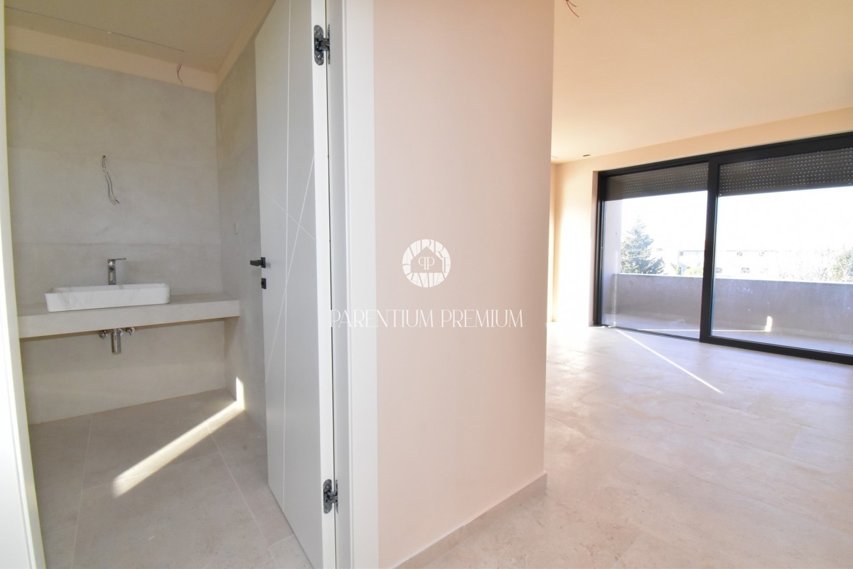 Una villa imponente con ricchi contenuti e una bellissima vista sul mare