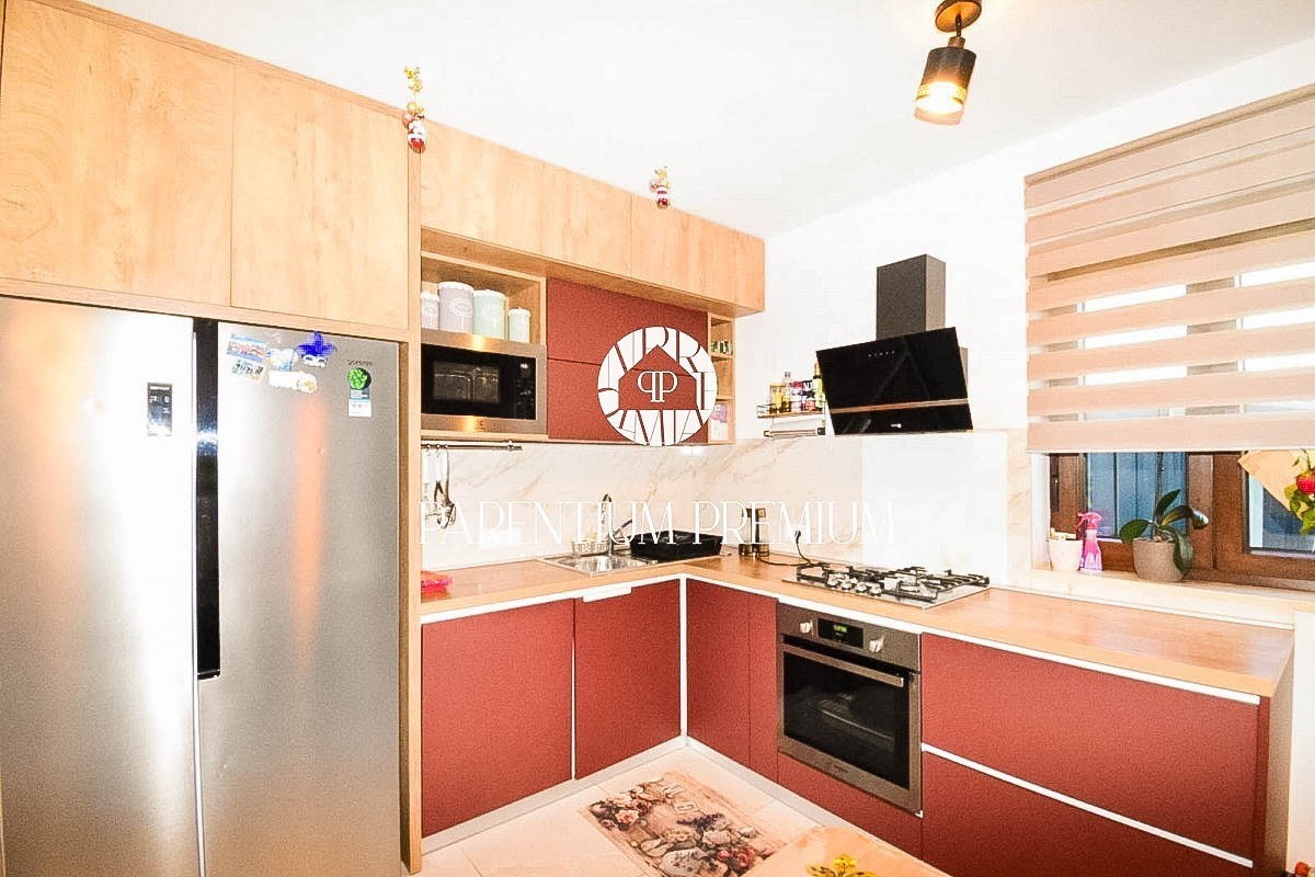 Moderna casa a schiera completamente attrezzata con cortile