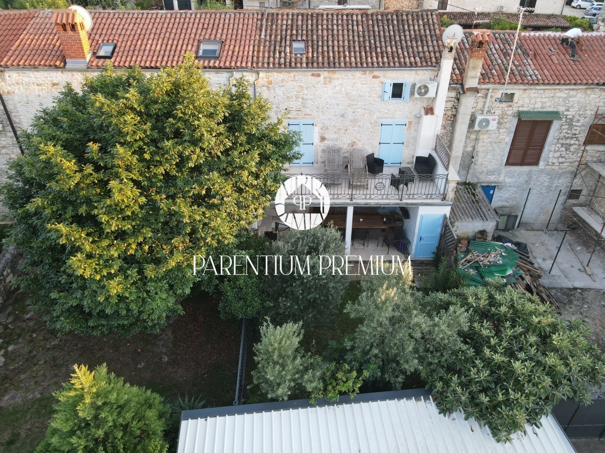 Bella casa in pietra in un posto tranquillo non lontano dal mare