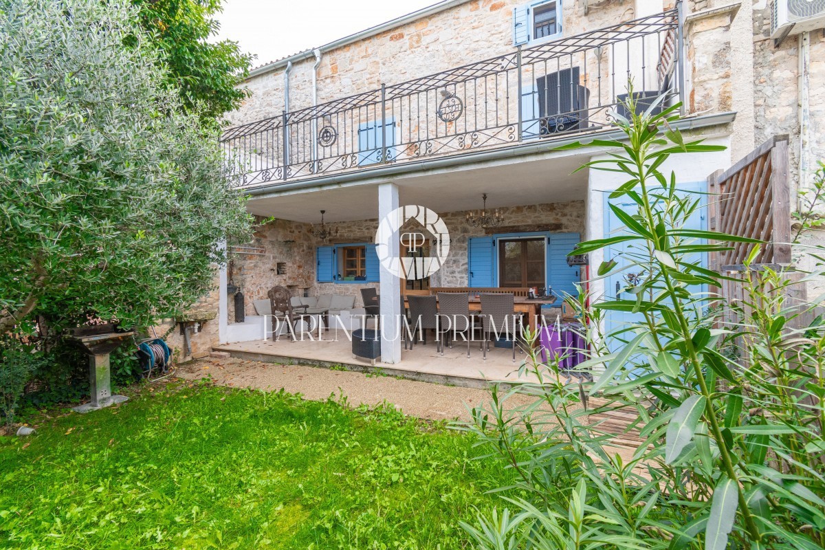 Bella casa in pietra in un posto tranquillo non lontano dal mare