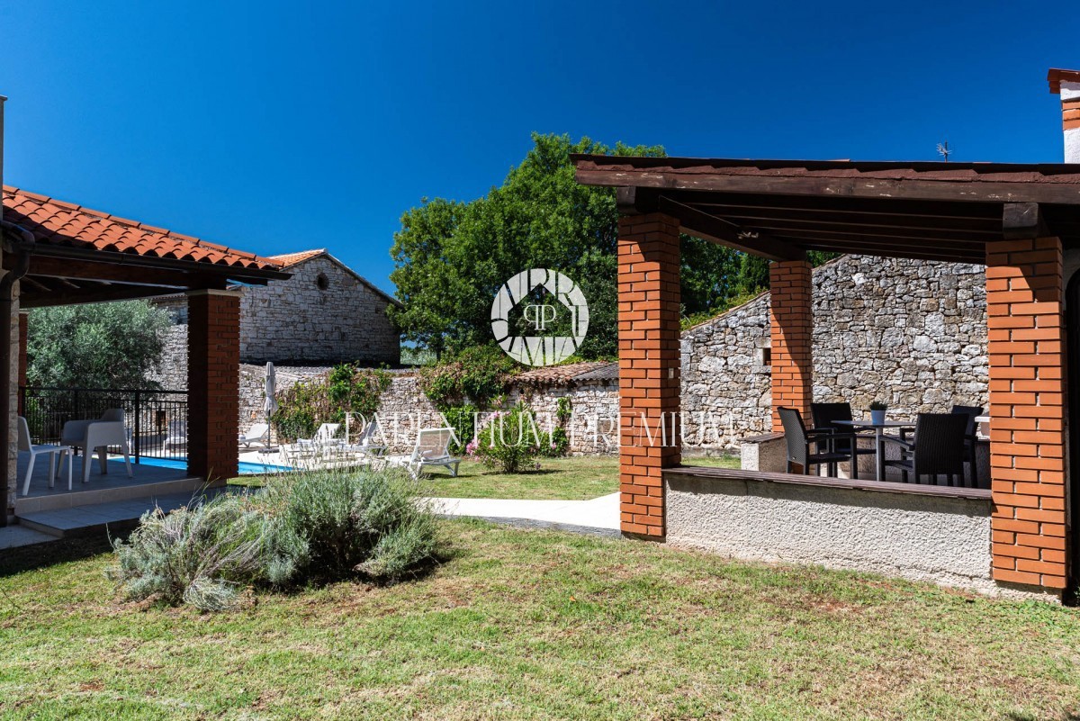 Una bella casa con piscina non lontano da Parenzo