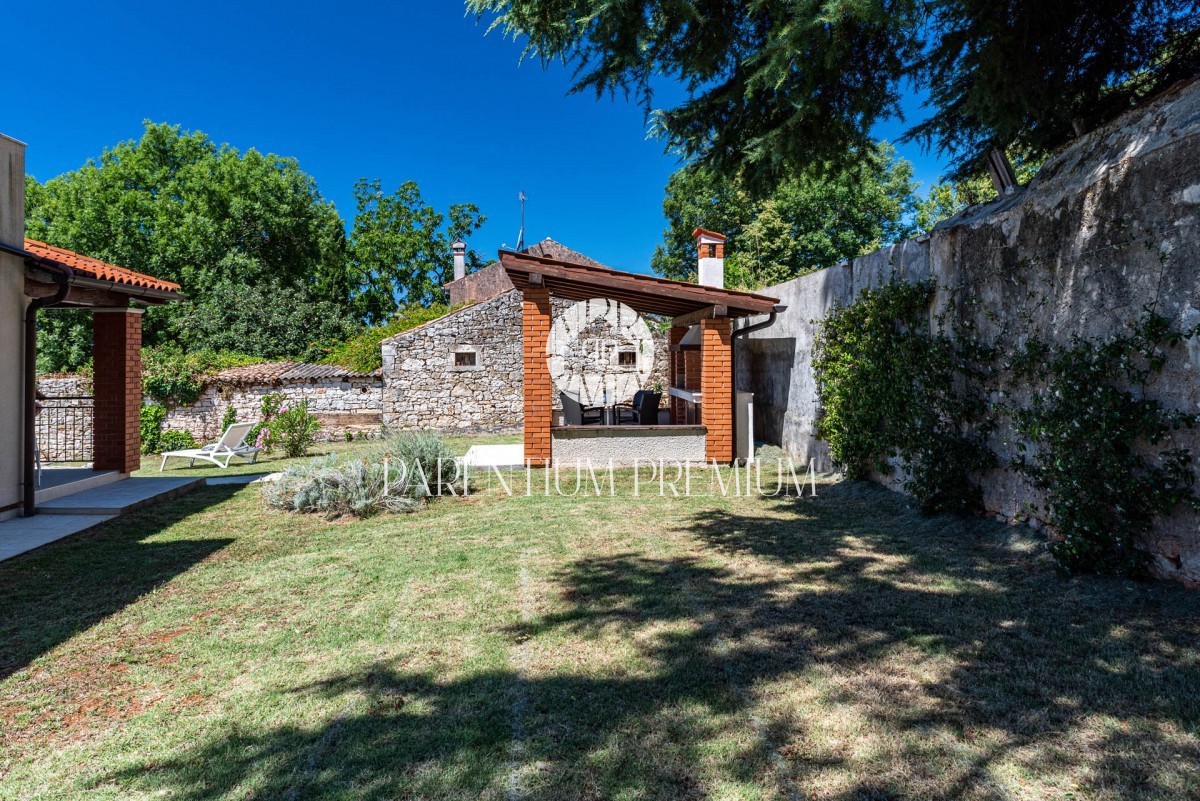 Una bella casa con piscina non lontano da Parenzo