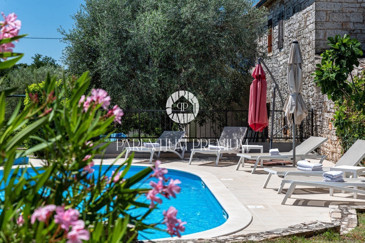 Una bella casa con piscina non lontano da Parenzo