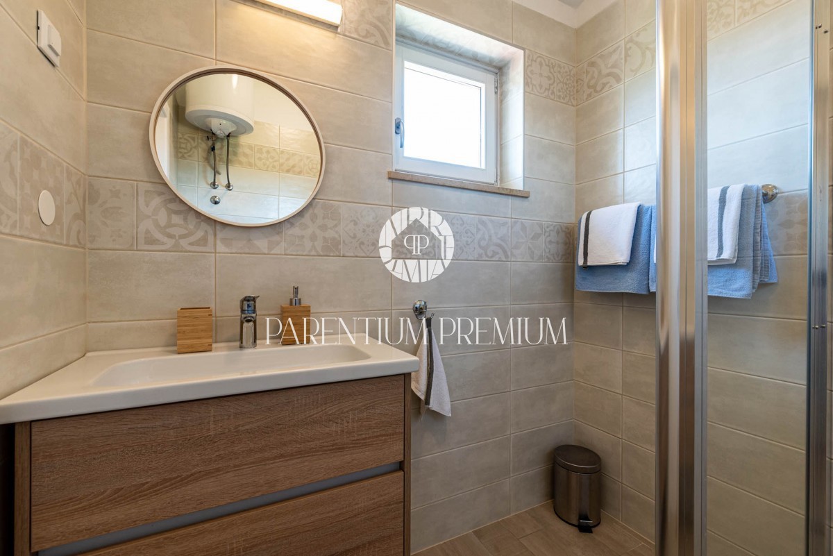 Una bella casa con piscina non lontano da Parenzo