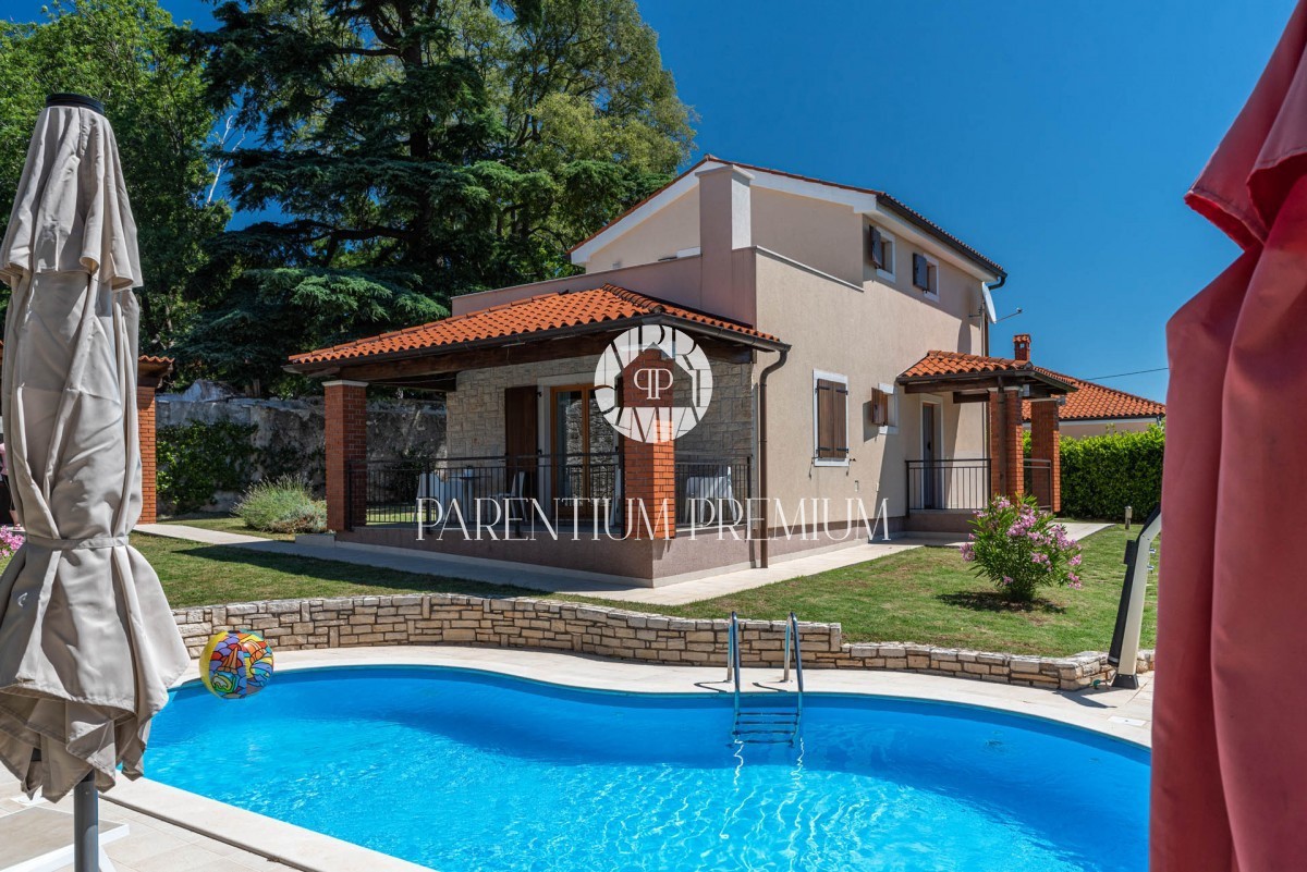 Una bella casa con piscina non lontano da Parenzo