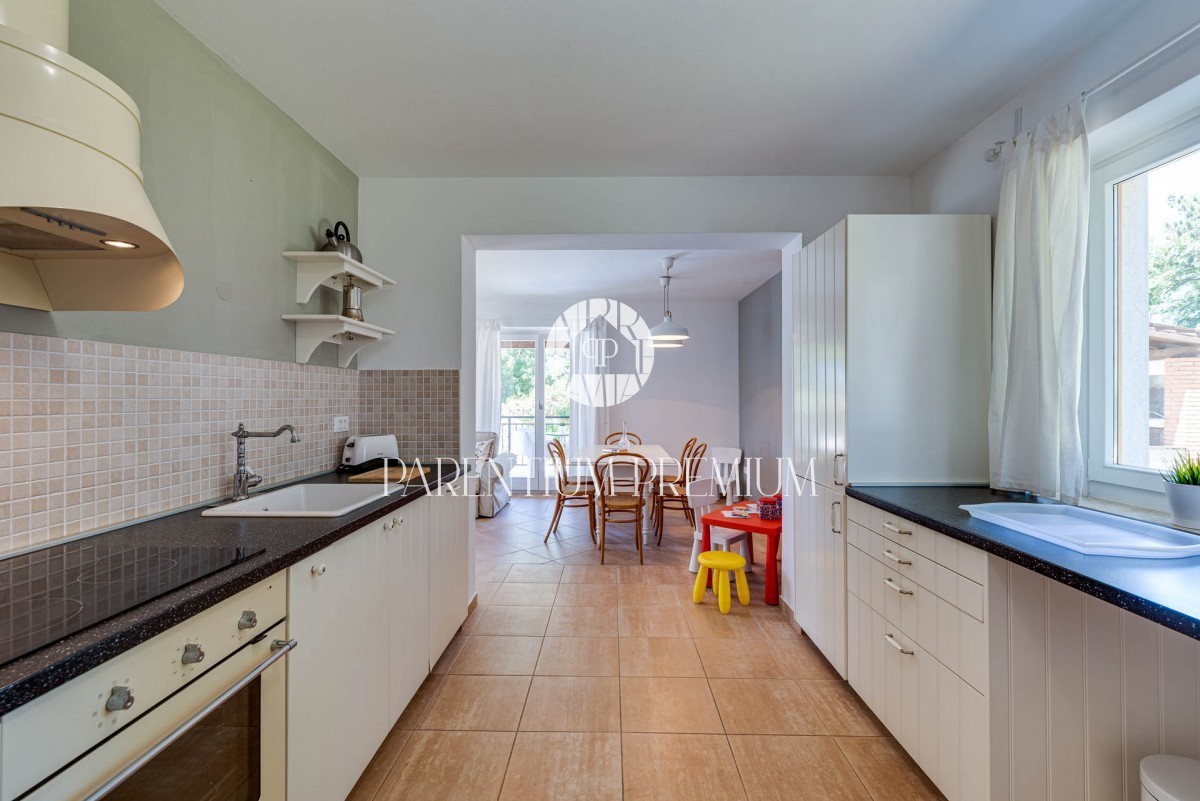 Una bella casa con piscina non lontano da Parenzo