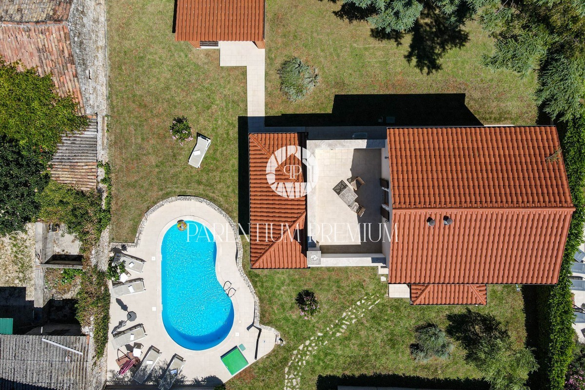 Una bella casa con piscina non lontano da Parenzo
