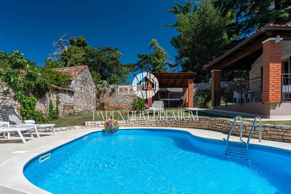 Una bella casa con piscina non lontano da Parenzo