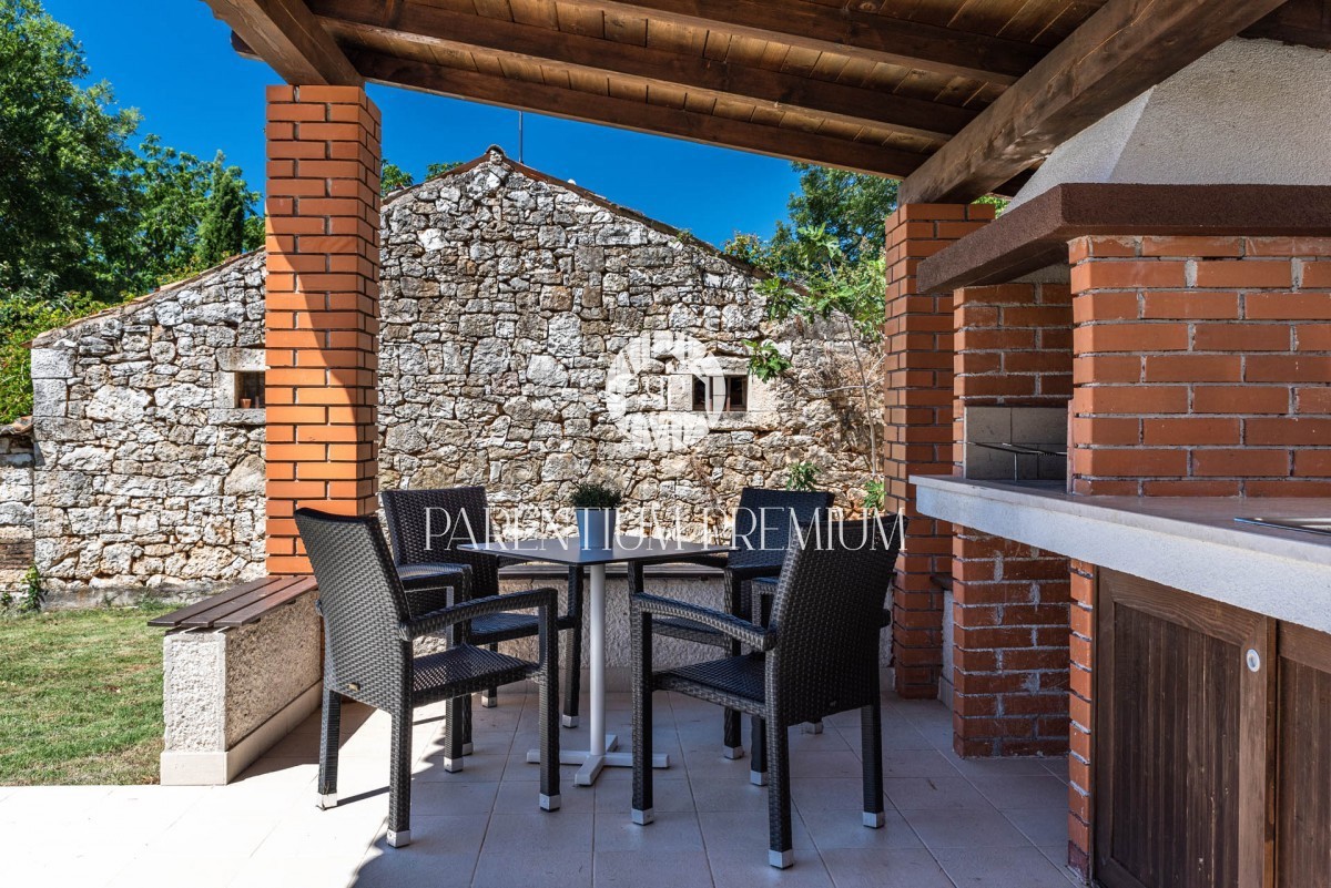 Una bella casa con piscina non lontano da Parenzo