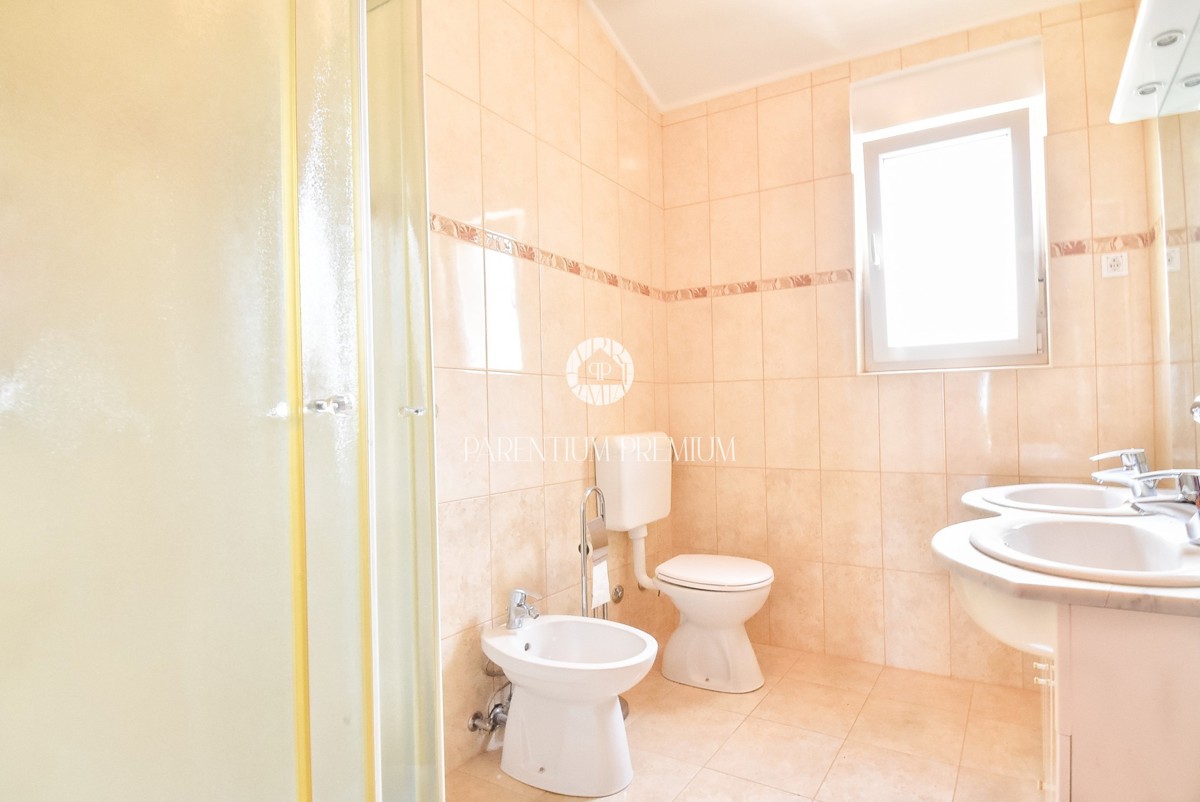 Esclusiva! Casa bifamiliare con piscina e vista mare