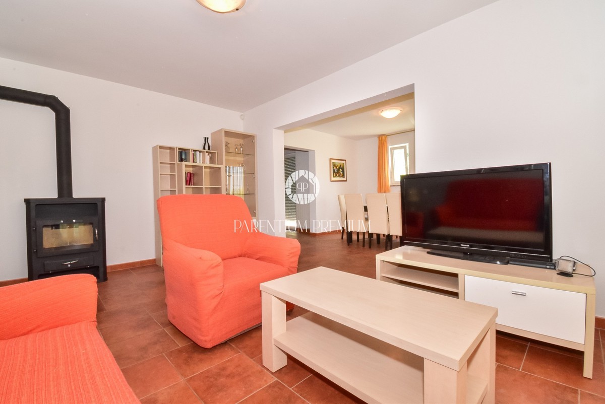 Esclusiva! Casa bifamiliare con piscina e vista mare