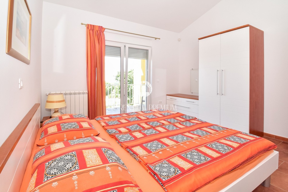 Esclusiva! Casa bifamiliare con piscina e vista mare