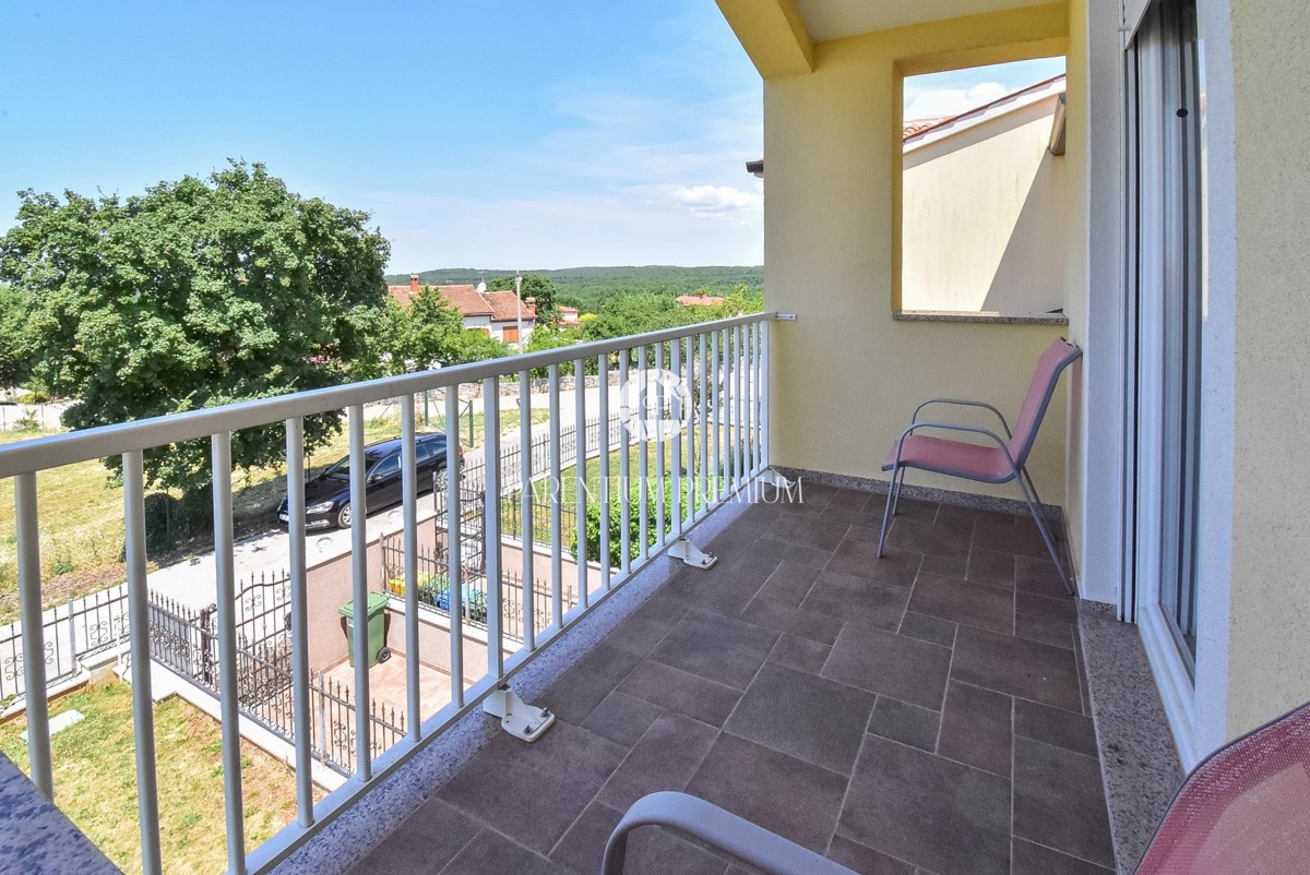 Esclusiva! Casa bifamiliare con piscina e vista mare