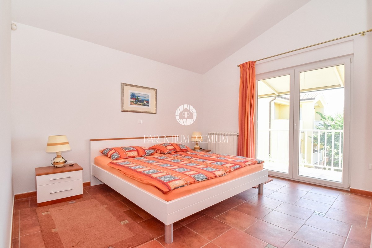 Esclusiva! Casa bifamiliare con piscina e vista mare
