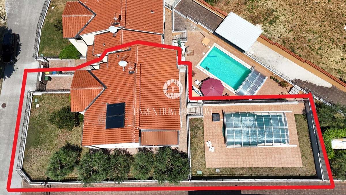 Esclusiva! Casa bifamiliare con piscina e vista mare