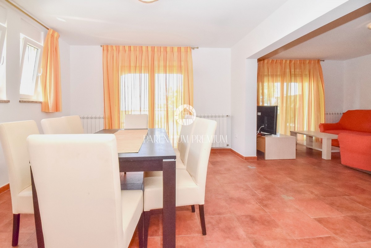 Esclusiva! Casa bifamiliare con piscina e vista mare