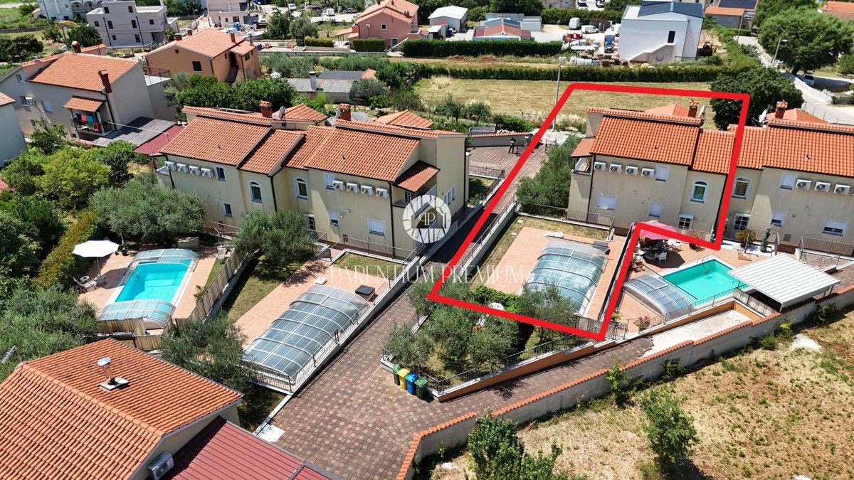 Esclusiva! Casa bifamiliare con piscina e vista mare
