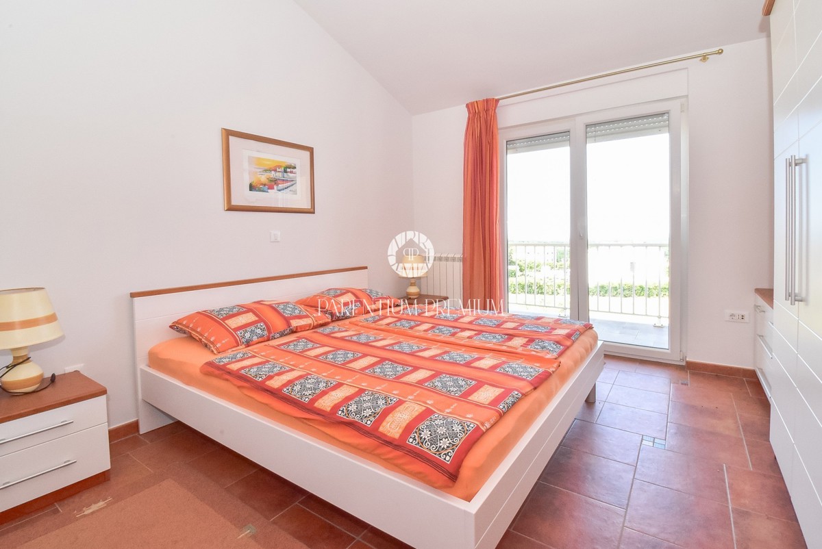 Esclusiva! Casa bifamiliare con piscina e vista mare
