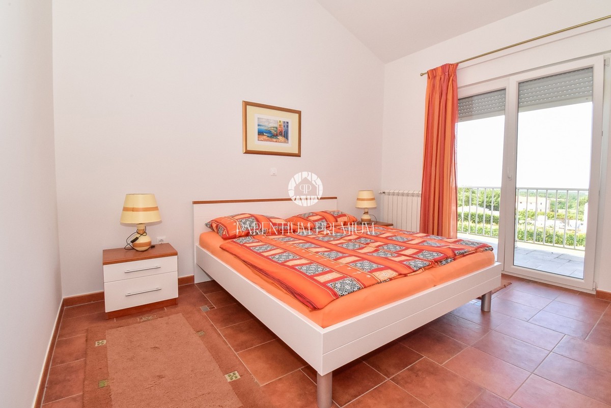 Esclusiva! Casa bifamiliare con piscina e vista mare