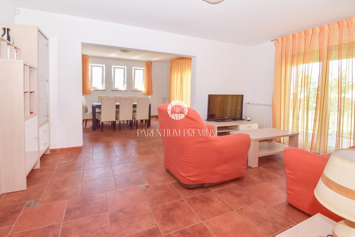 Esclusiva! Casa bifamiliare con piscina e vista mare