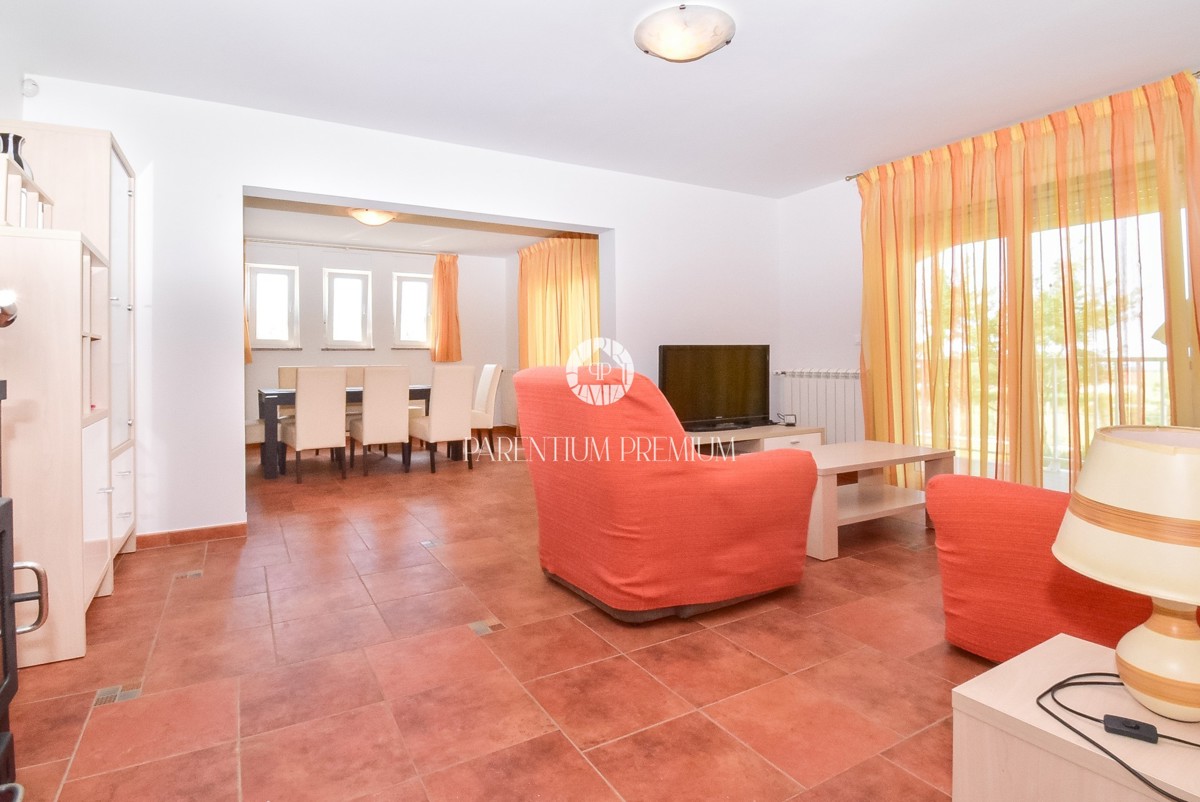 Esclusiva! Casa bifamiliare con piscina e vista mare