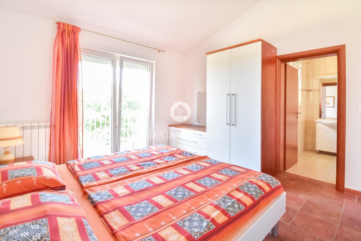 Esclusiva! Casa bifamiliare con piscina e vista mare