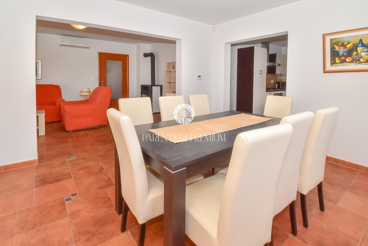 Esclusiva! Casa bifamiliare con piscina e vista mare