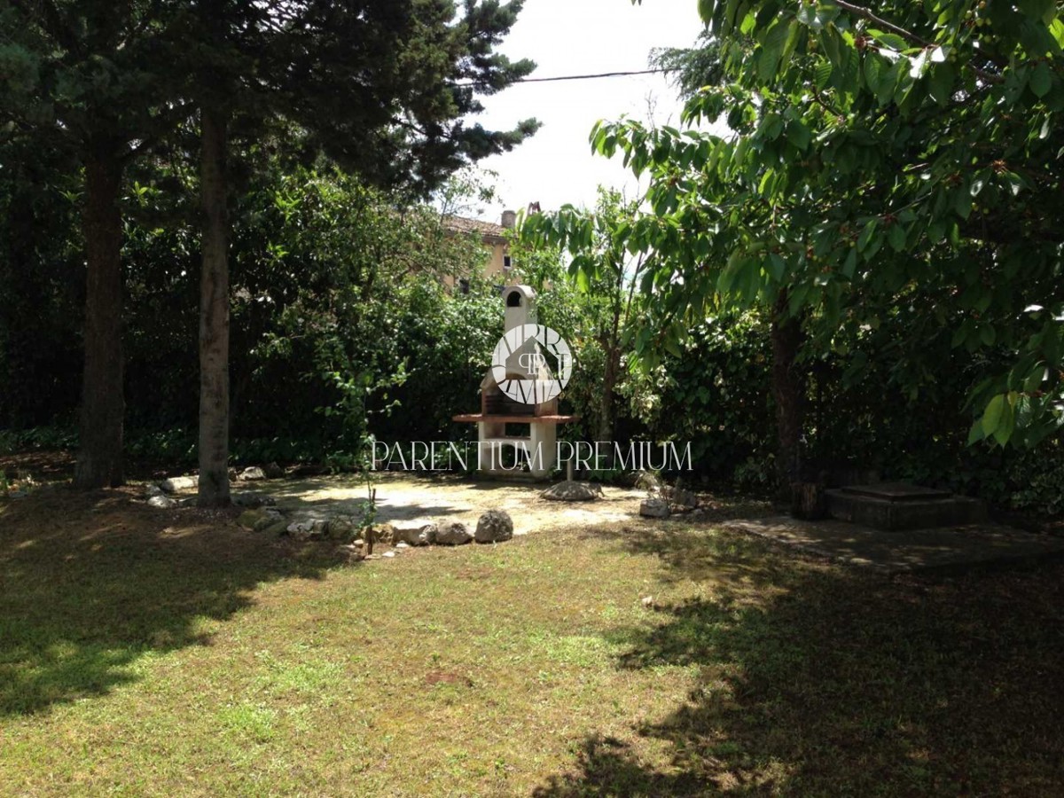 Casa con due appartamenti a 5 km dalla città