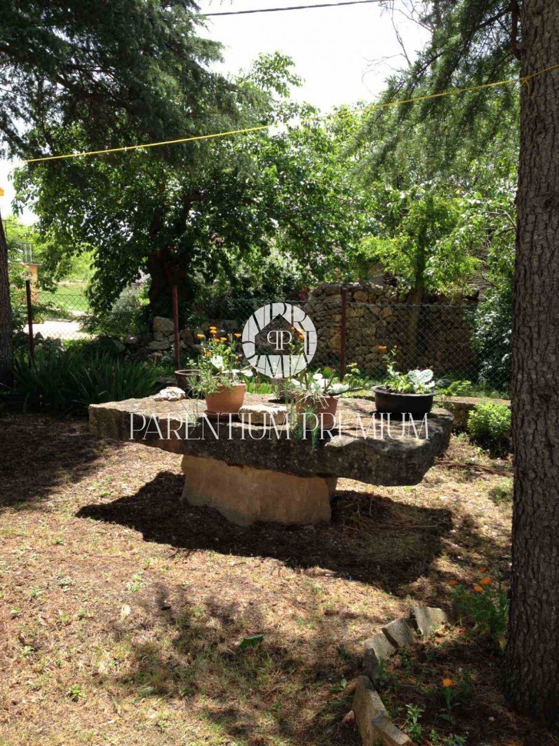 Casa con due appartamenti a 5 km dalla città