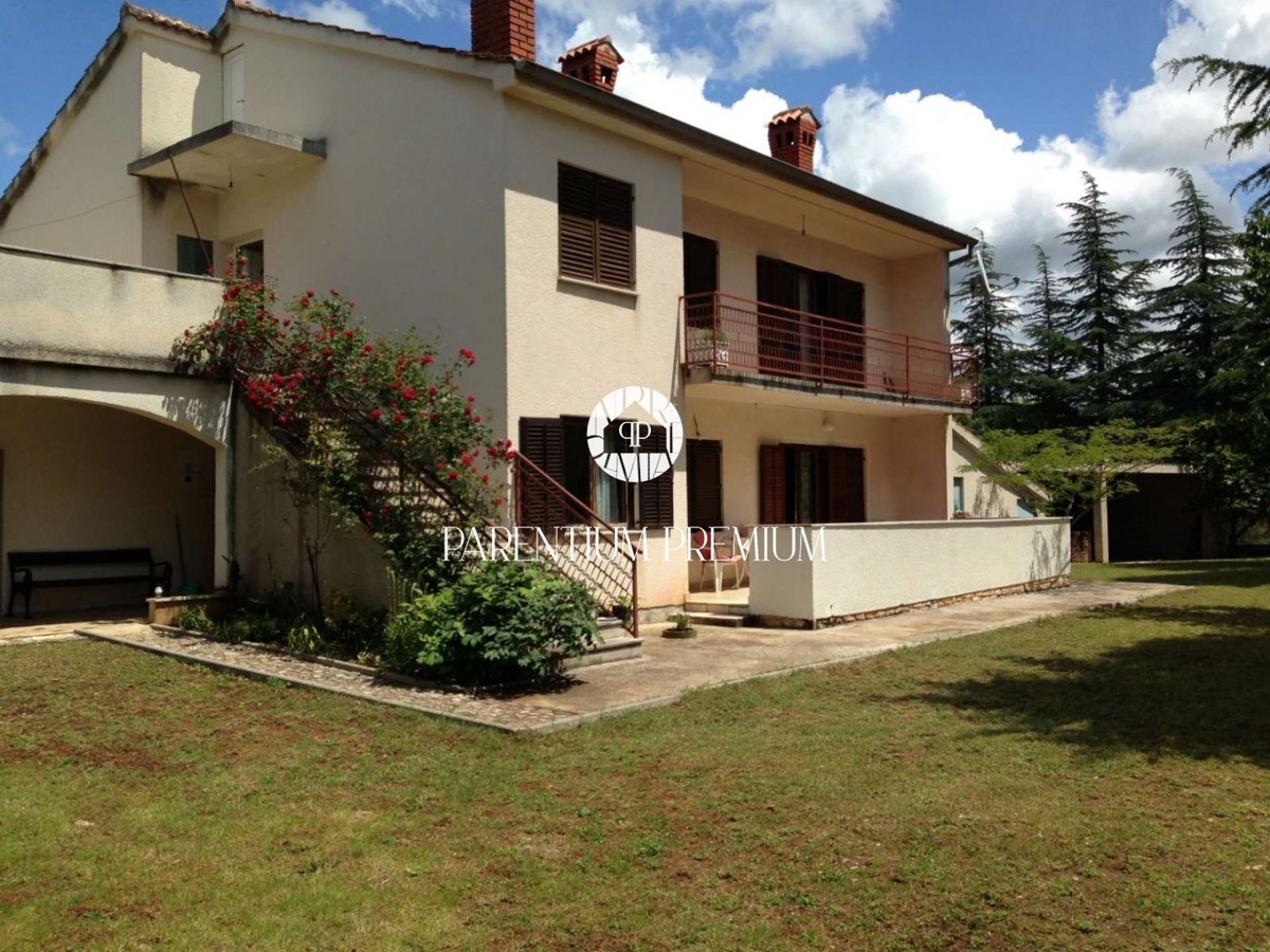 Casa con due appartamenti a 5 km dalla città