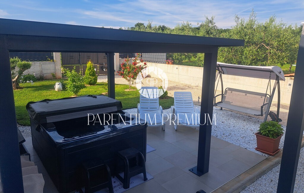 Casa esclusiva in posizione isolata con piscina e ampio giardino