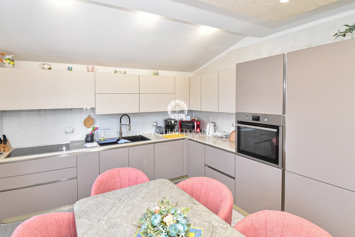 Casa esclusiva in posizione isolata con piscina e ampio giardino