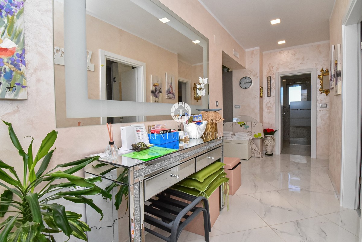 Casa esclusiva in posizione isolata con piscina e ampio giardino