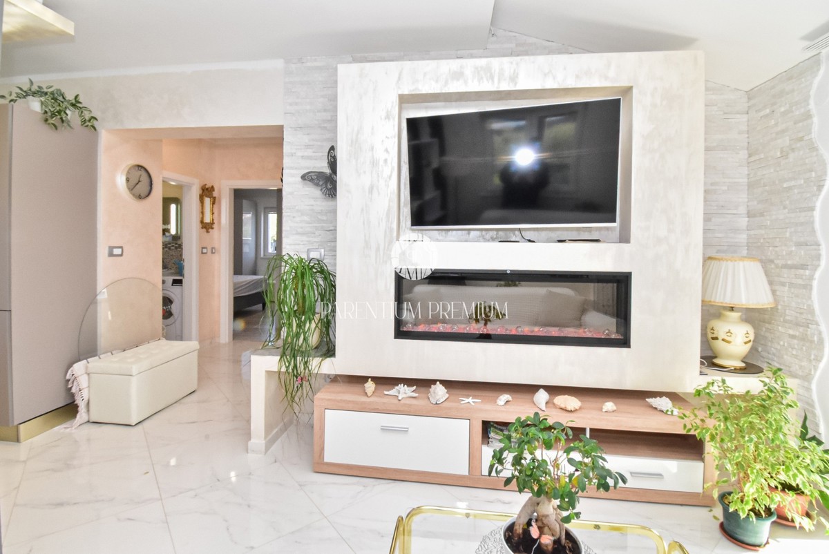 Casa esclusiva in posizione isolata con piscina e ampio giardino