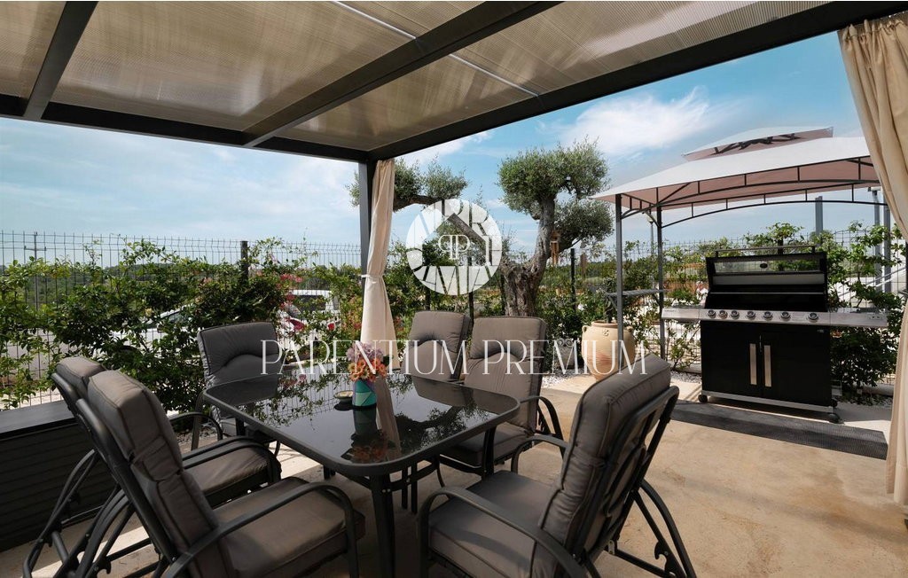 Casa esclusiva in posizione isolata con piscina e ampio giardino